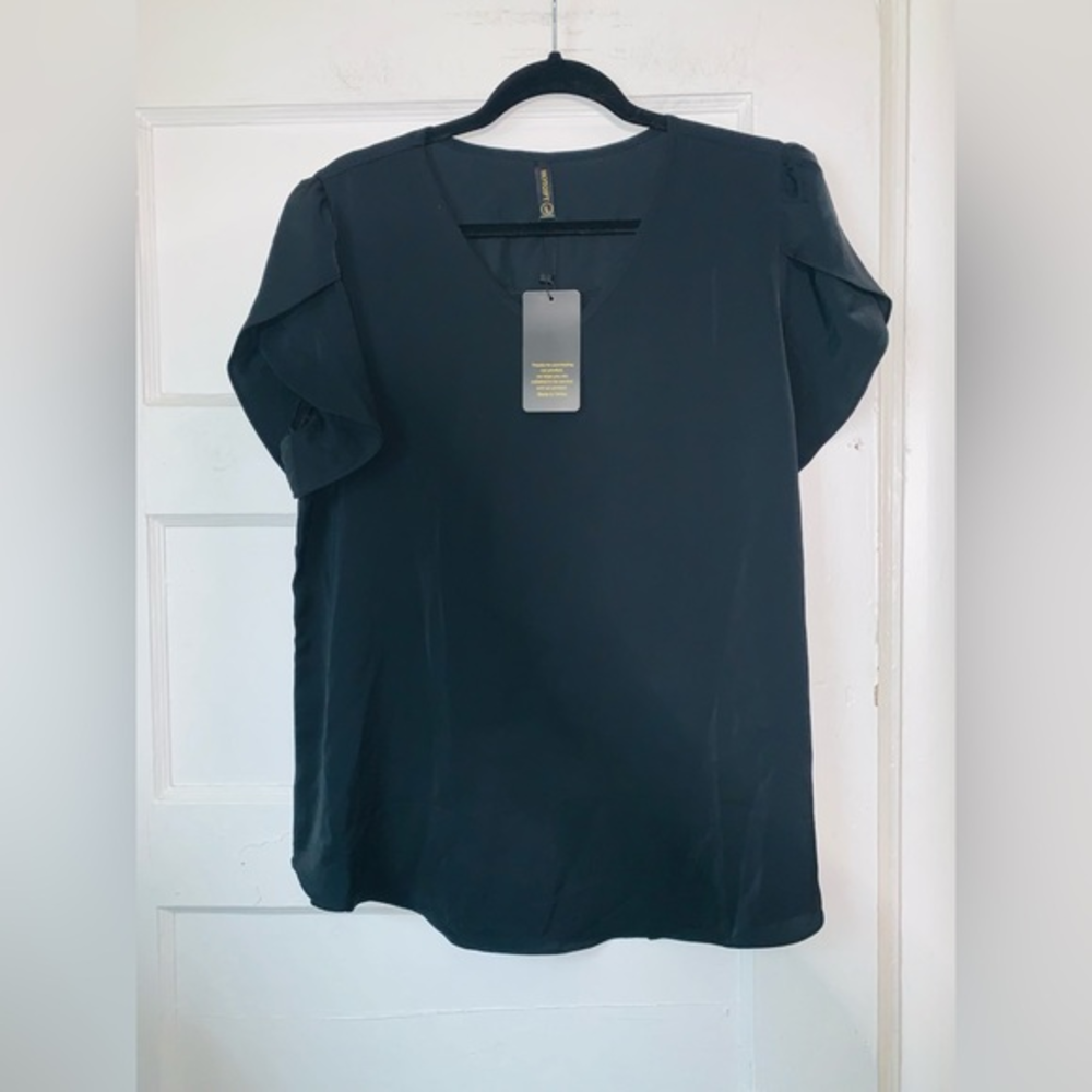 NWT‎ Hotgift black petal sleeve v-neck blouse size large